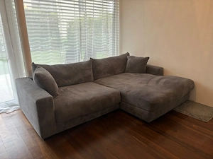 Schönes neuwertiges Sofa wegen Umzug zu verkaufen