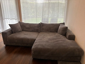 Schönes neuwertiges Sofa wegen Umzug zu verkaufen Bild 2