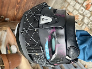 Helm für Wintersportbegeisterte mit Brille Bild 2