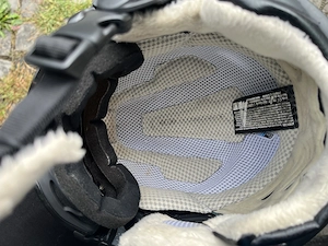 Helm für Wintersportbegeisterte mit Brille Bild 4