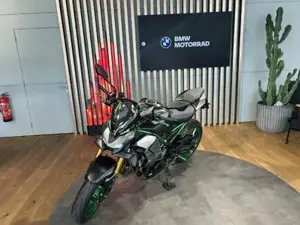 Kawasaki Z900 SE mit viel Zubehör Bild 4