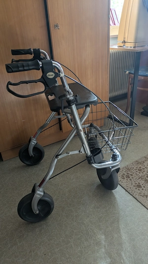 Gebrauchter Rollator - zu verschenken Bild 2
