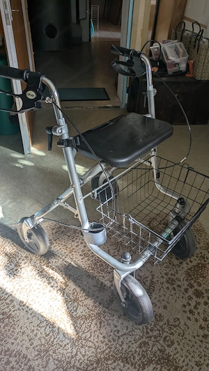 Gebrauchter Rollator - zu verschenken