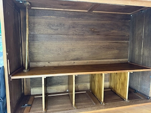Schrank aus Holz Bild 2