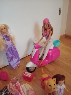 Barbie mit Zubehör  Bild 3