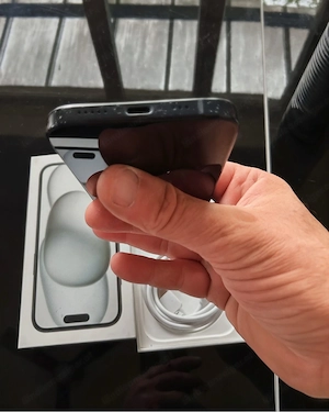 iPhone 15 schwarz Bild 9