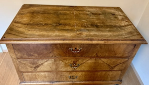 Antike Holz-Kommode mit 3 Schubladen   Vintage Stück mit Charakter Bild 2