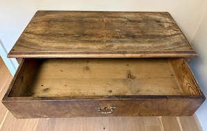 Antike Holz-Kommode mit 3 Schubladen   Vintage Stück mit Charakter Bild 3