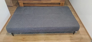 Graue Couch mit Bettenfunktion Bild 2