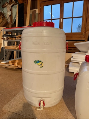3 Kunststofffässer mit Auslaufhahn - 120 l, 60 l und 25 l