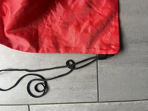 Roter Turnbeutel Sportbeutel mit schwarzen Kordeln Bild 4