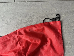 Roter Turnbeutel Sportbeutel mit schwarzen Kordeln Bild 3