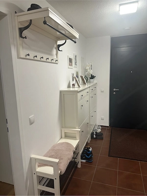 Vorzimmer-Set in Weiß   2 Schuhschränke, Sitzbank & Garderobe Bild 1