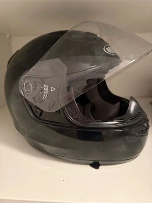 verkaufe gut erhaltenen Helm
