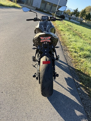 Kawasaki Z 650 Schwarz  Bild 3