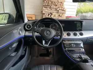 Mercedes E220 4MATIC mit Top Ausstattung und in sehr gutem Zustand Bild 6