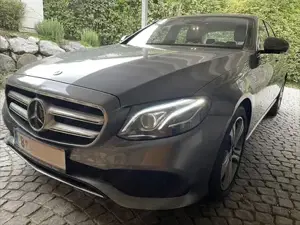 Mercedes E220 4MATIC mit Top Ausstattung und in sehr gutem Zustand