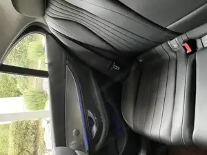 Mercedes E220 4MATIC mit Top Ausstattung und in sehr gutem Zustand Bild 2