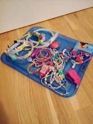Barbie mit Zubehör und Mädchen Schmuck  Bild 6