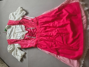 Wunderschönes hellrotes Dirndl zu verkaufen Bild 2