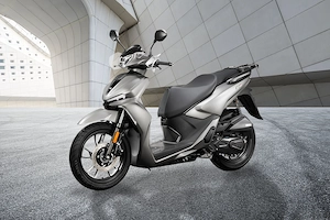Voge SR 16 125 Grau mit Windschild und Topcase Bild 2