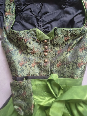 Ganz neues wunderschönes Dirndl Größe 42 zu verkaufen Bild 5