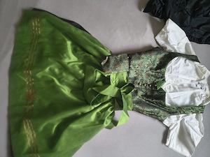 Ganz neues wunderschönes Dirndl Größe 42 zu verkaufen
