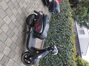 Moped mit Helmbox