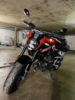 Honda Hornet Naked Bike Bild 3