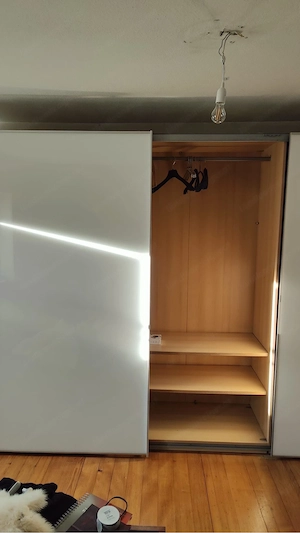 Schöner Schrank in Weiß Bild 3