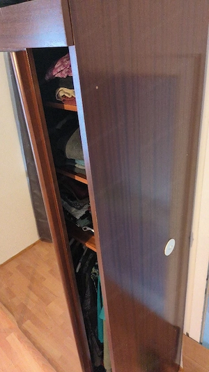 Kleiderschrank Bild 3