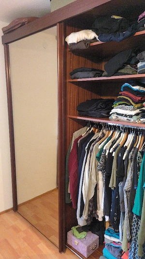 Kleiderschrank Bild 4
