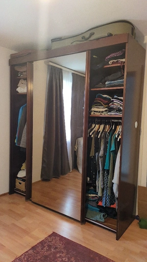 Kleiderschrank