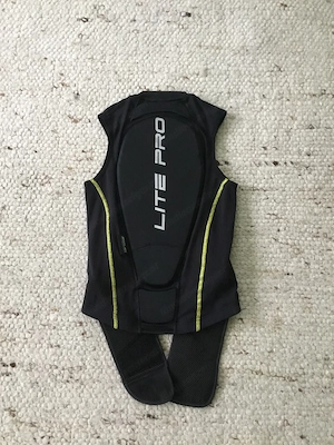 Body Glove Rückenprotektor f. ca. 10-12 Jahre, je nach Größe des Kindes, neuwertig