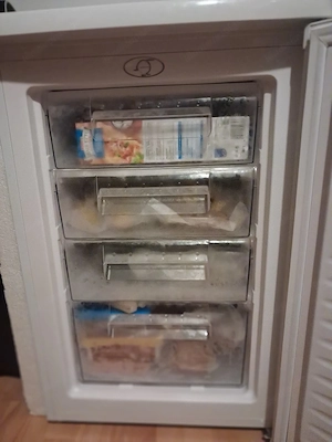 Tiefkühlschrank b.z.w Gefrierschrank