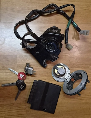 Yamaha R1 RN12 kompletter Schlosssatz (inkl. ECU) zu verkaufen