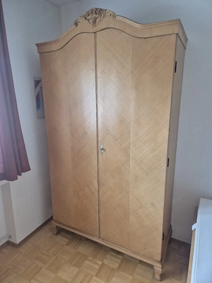 kleiderschrank vollholz  Bild 2