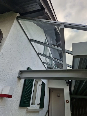 Carport und Glasvordach - Hauseingang - Autoparkplatz Bild 3