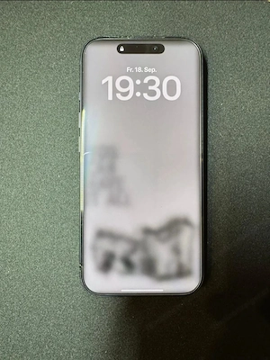 Iphone 17 Pro mit Zubehör Bild 3