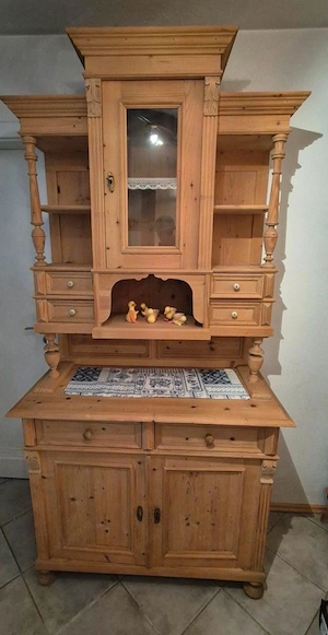 antiker Buffetschrank  Bild 2