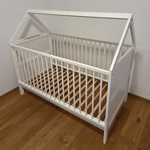 Vollholz Babybett Kinderbett Hausbett Bild 3
