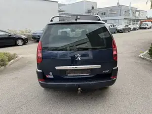 Peugeot 807 2,0 HDi 140 FAP Family Bild 3