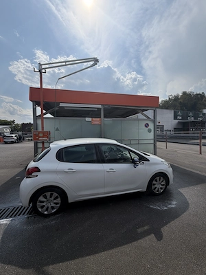 Peugeot 208 | Baujahr 2017 | 145 000 km | 1. Hand Bild 3