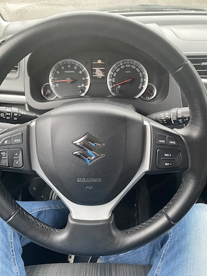 Suzuki Swift Allrad in sehr gepflegtem Zustand  Bild 8