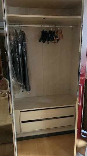 Kleiderschrank Bild 2