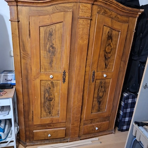 Antiker Schrank Bild 3