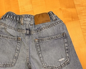 Zara Kinderjeans Gr. 128 - hellblau Used-Look Bild 3