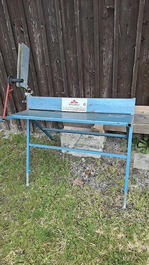Schneidbock aus Metall zum Holz schneiden 