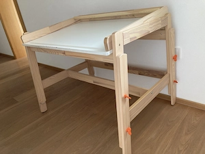 IKEA FLISAT Kinderschreibtisch zu verschenken in Bild 2