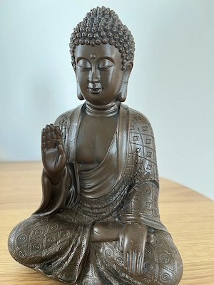 Schöne Buddha Figur in Braun mit Antikoptik   18 cm Bild 2